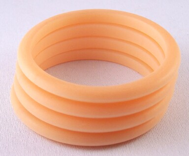 LG119 set 4 pale peach satin lucite bangles